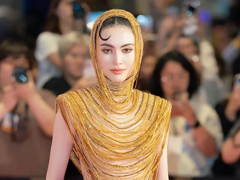 'Ma nữ đẹp nhất Thái Lan' Mai Davikah hóa thân thành nữ thần trong thiết kế của Lê Thanh Hòa