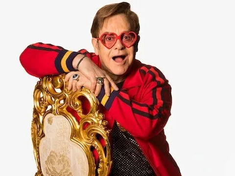 Danh ca Elton John tiết lộ về ảnh hưởng của vàng đối với sự nghiệp