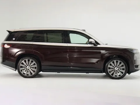 Xe gầm cao lớn hơn Mercedes-Maybach GLS 600, công suất 912 mã lực, giá hơn 1,4 tỷ đồng