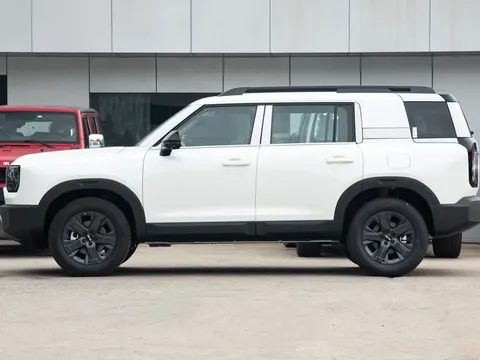 SUV 7 chỗ thiết kế hầm hố, công suất 409 mã lực, giá chưa tới 400 triệu đồng