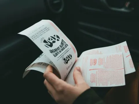 Trúng số độc đắc giàu nhanh nhưng vì sao nhiều người lại rơi vào bi kịch phá sản, tan cửa nát nhà?