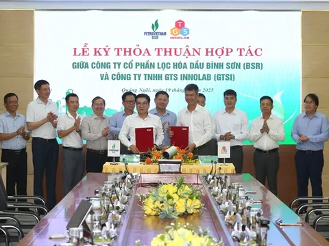 Lọc hóa dầu Bình Sơn ký kết hợp tác tái chế và sản xuất nhiên liệu bền vững