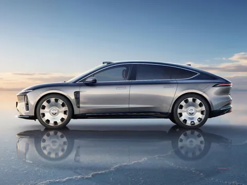 ‘Xe chủ tịch’ giá hơn 3 tỷ đồng có gì để cạnh tranh với Mercedes-Benz EQS?