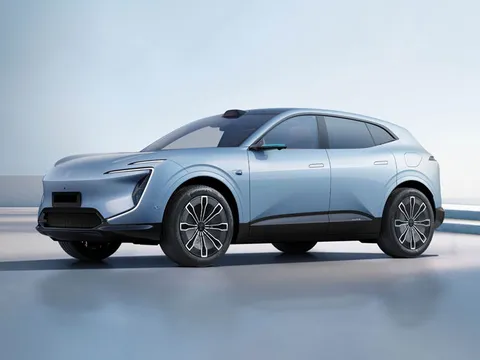 Xe gầm cao hạng D thiết kế đẹp, nội thất sang chảnh, giá từ 815 triệu đồng