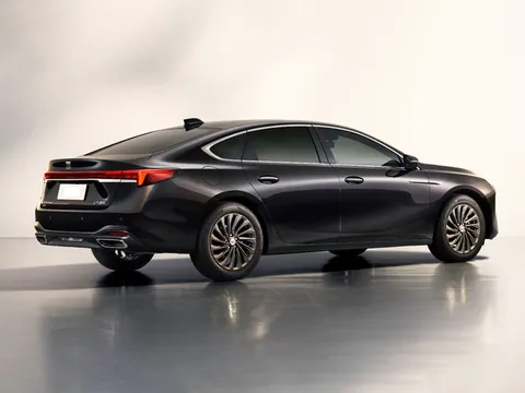 Đối thủ của Toyota Camry chốt giá gần 600 triệu đồng