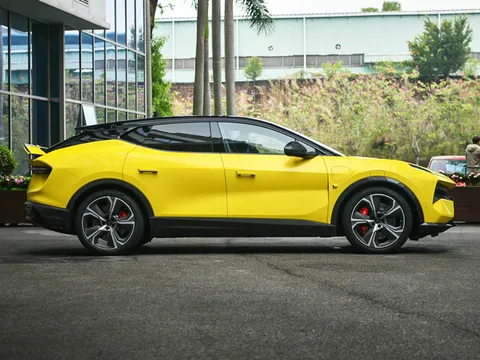 Xe hơi Anh quốc đẹp ngang Lamborghini Urus, công suất 905 mã lực, giá hơn 2 tỷ đồng