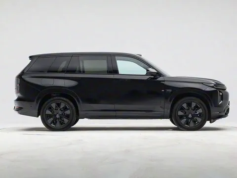 SUV cùng phân khúc với Hyundai Santa Fe, công suất 501 mã lực, giá hơn 650 triệu đồng