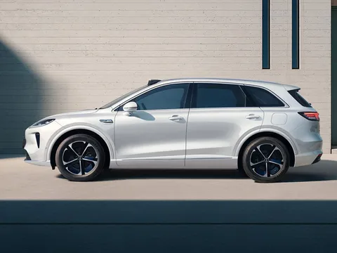 SUV hạng C công suất 241 mã lực, công nghệ hỗ trợ lái tiên tiến, giá gần 600 triệu đồng