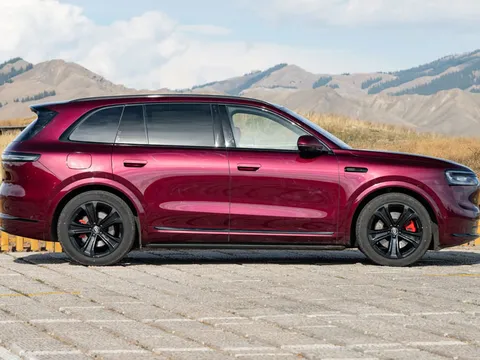 Xe gầm cao hạng sang công suất 519 mã lực, giá hơn 1 tỷ đồng