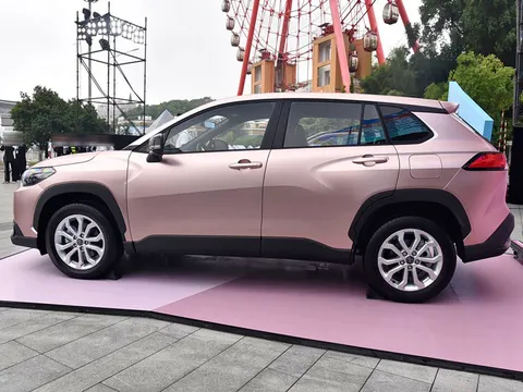 Toyota Corolla Cross 2026 ra mắt, giá chưa tới 400 triệu đồng