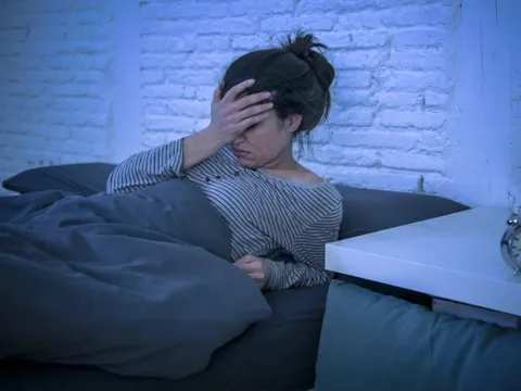 Giật mình tỉnh giấc giữa đêm - tín hiệu ngầm của 8 căn bệnh bạn không ngờ tới