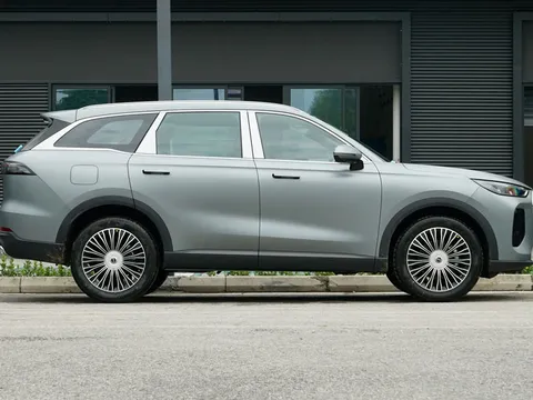 SUV hạng D đẹp miễn chê, công suất 257 mã lực, giá gần 570 triệu đồng