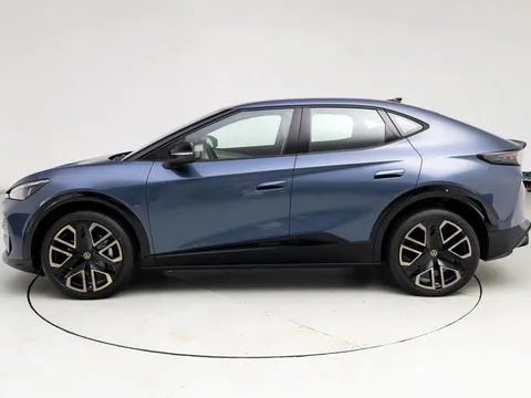 Xe gầm cao hạng C, công suất 340 mã lực, giá gần 560 triệu đồng