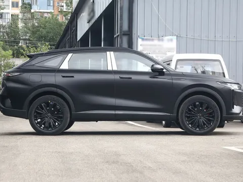 Xe gầm cao hạng C công suất 605 mã lực, giá chỉ hơn 500 triệu đồng