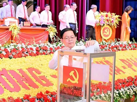 Đại biểu dự Đại hội Đảng bộ Gia Lai ủng hộ gần 180 triệu đồng giúp dân vùng bão