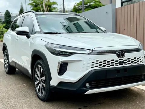 Loạt xe Toyota giảm giá mạnh tại Việt Nam, cao nhất gần 80 triệu đồng