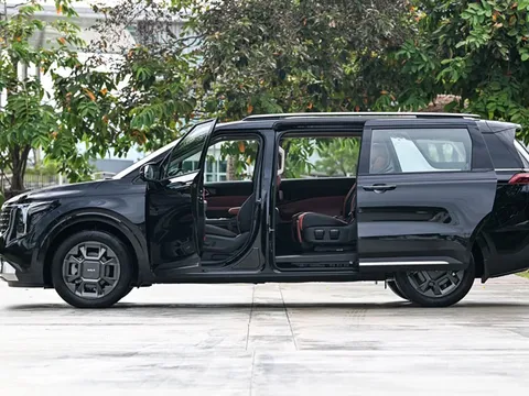 Kia Carnival HEV 2026 ra mắt, giá hơn 2 tỷ đồng