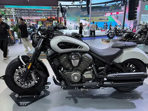 Môtô cruiser động cơ V4, công suất 108,8 mã lực, giá hơn 162 triệu đồng