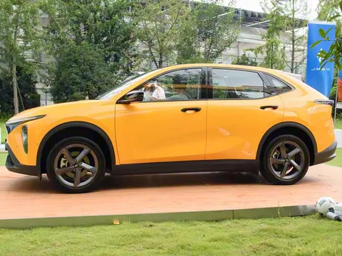 SUV hạng C thiết kế đẹp, công suất 221 mã lực, giá hơn 380 triệu đồng