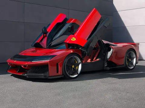Xác nhận siêu xe điện đầu tiên, cổ phiếu Ferrari ‘lao dốc’ mạnh nhất trong lịch sử