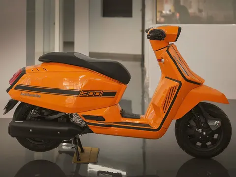 Xe ga 300 phân khối, phanh ABS 2 kênh, giá 140 triệu đồng, so kè cùng Honda SH 350i