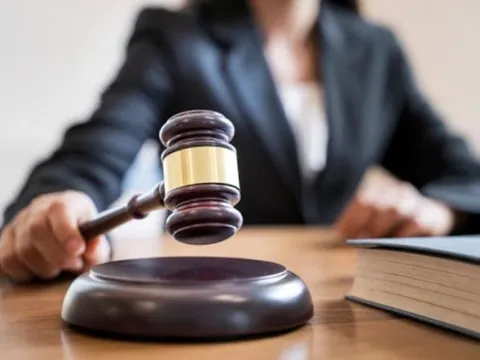 Tranh chấp biệt thự 700 tỷ giữa mẹ kế và con riêng - bài học đắt giá về di chúc và tài sản thừa kế