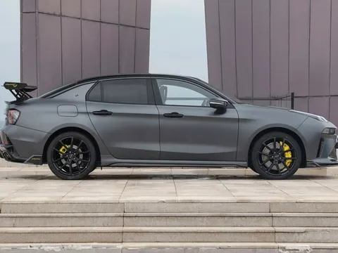 Xe sedan thể thao công suất 350 mã lực, giá từ 450 triệu đồng, so kè với Honda Civic Type R