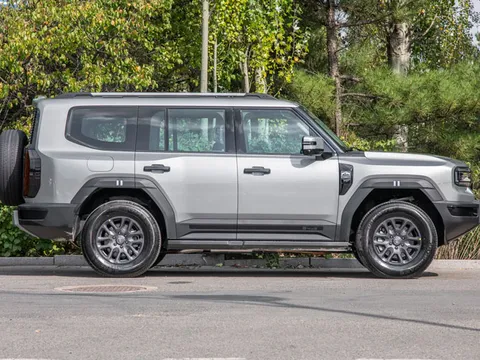 SUV địa hình công suất 748 mã lực, có thể vượt sông, chịu sét đánh, giá hơn 1,2 tỷ đồng