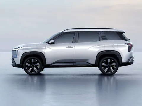 SUV 7 chỗ của Mitsubishi nhận đặt cọc tại Việt Nam, cạnh tranh với Mazda CX-5