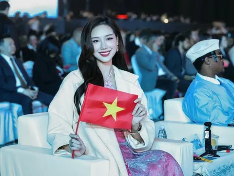 Hoa hậu Bảo Ngọc nhận giải thưởng quốc tế