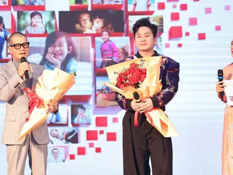 Chạm yêu thương - Hành trình gieo mầm hạnh phúc, lan tỏa nhân ái bằng công nghệ số