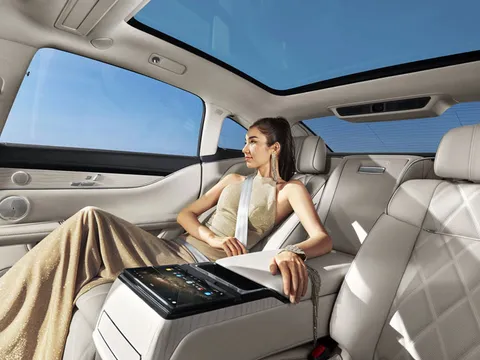 Xe sedan hạng sang dài hơn 5,1 mét, trang bị ấn tượng, giá hấp dẫn