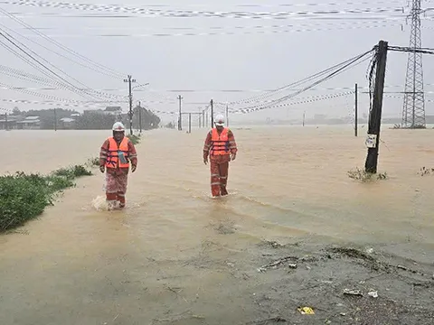 Miền Trung nỗ lực khôi phục điện sau mưa lũ
