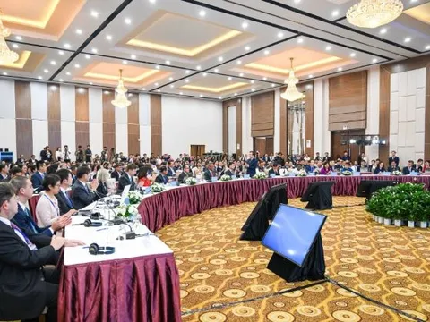 Chia sẻ kinh nghiệm quản trị và sáng kiến phát triển AI tại Tuần lễ số quốc tế Việt Nam 2025