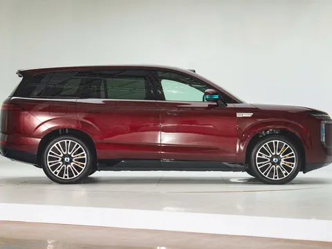 SUV hạng sang đẹp ngang Range Rover, công suất 955 mã lực, giá hơn 1,1 tỷ đồng