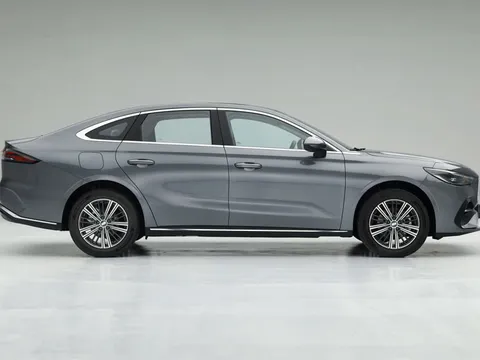 Xe sedan hạng C siêu tiết kiệm xăng, giá rẻ hơn Toyota Vios