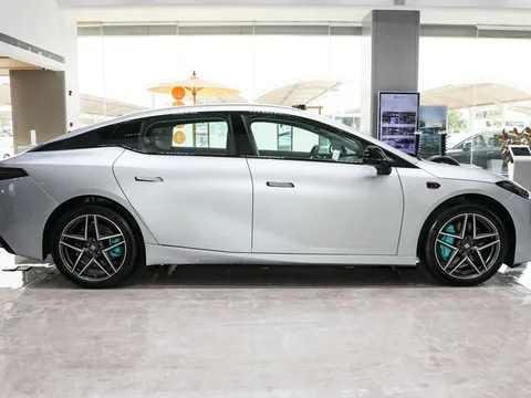 Xe hơi công suất 245 mã lực, trang bị ấn tượng, giá 570 triệu đồng